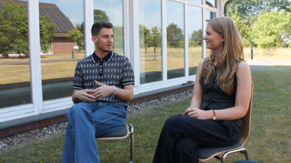 Olivia Weiß und Robin Huck berichten von ihrem Besuch der Scout24-Hauptversammlung. Als Studierende der Hochschule Bonn-Rhein-Sieg nahmen sie an der Responsible Finance Academy 2026 teil.
