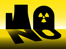 Symbolbild eines Atomkraftwerkes, der Schatten zeigt das englische Wort für Nein